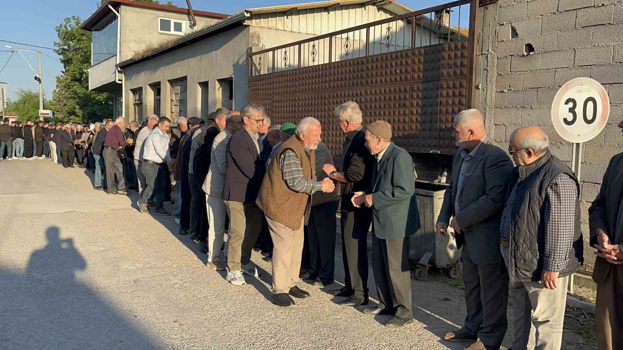 BAYRAMLAŞMA KUYRUĞU UZADIKÇA UZADI