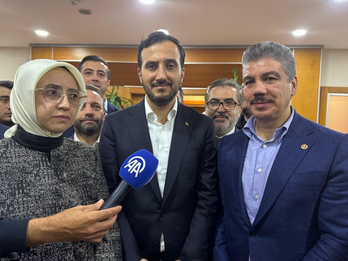 Bayrampaşa Belediye Başkan Vekilliğine İbrahim Akın'ın seçilmesinin ardından AK Parti İstanbul İl...