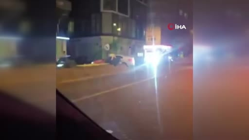 Bayrampaşa'da yasak U dönüşü yapan sürücüyü böyle darp ettiler, olaydan sonra aracı...