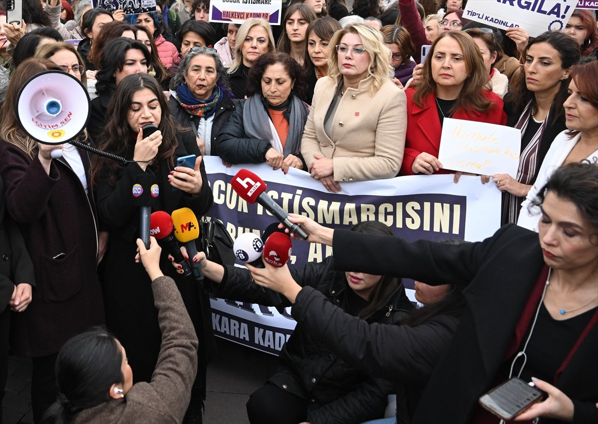 Bazı kadın milletvekilleri ile Ankara Kadın Platformu üyeleri, "Meclis'teki stajyer öğrenciye...