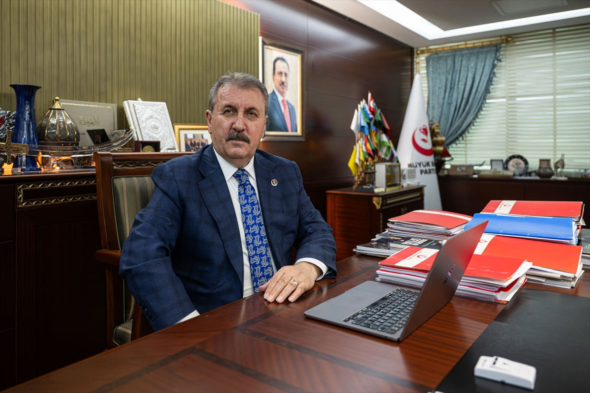 BBP Genel Başkanı Mustafa Destici, Anadolu Ajansı'nın (AA) "Yılın Kareleri" oylamasına...