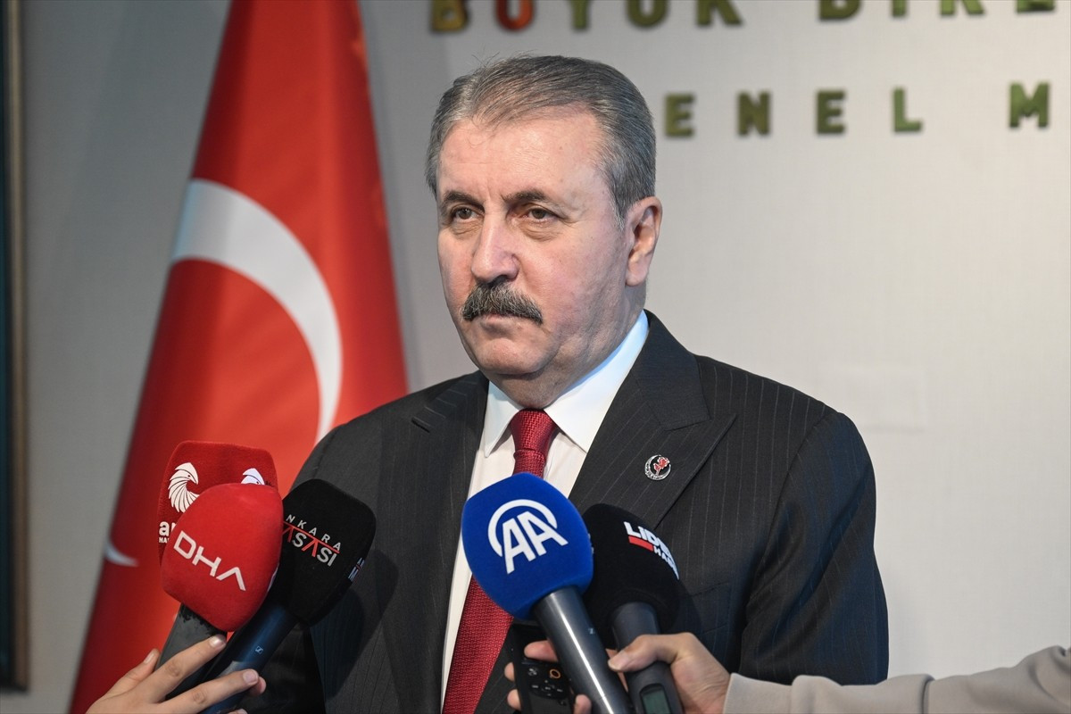 BBP Genel Başkanı Mustafa Destici, partisinin genel merkezinde basın toplantısı düzenledi.