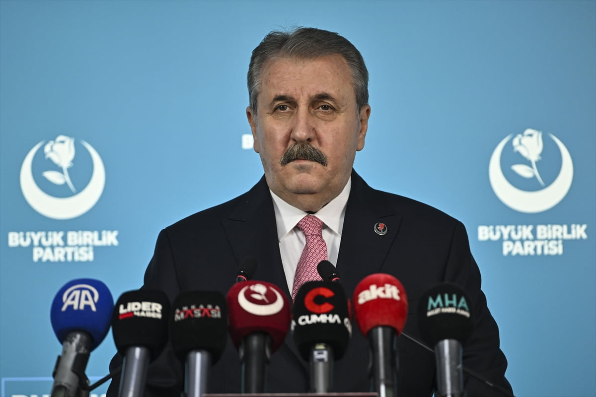 BBP Genel Başkanı Mustafa Destici, partisinin genel merkezinde düzenlediği basın toplantısında...