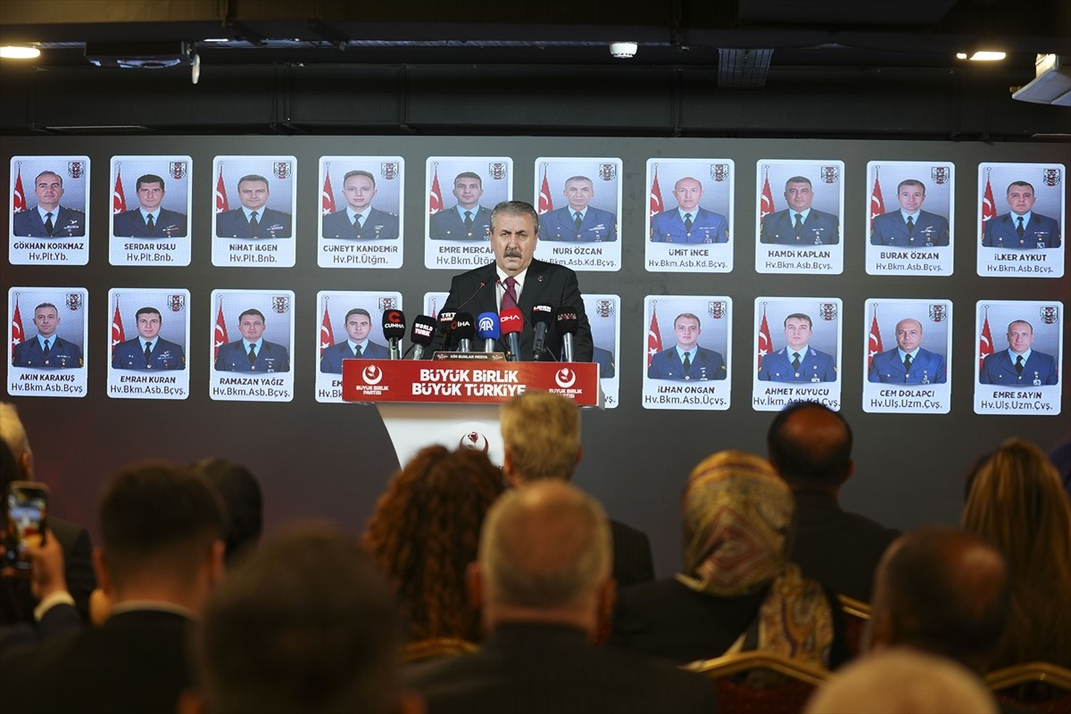 BBP Genel Başkanı Mustafa Destici, partisinin genel merkezinde düzenlediği basın toplantısında...