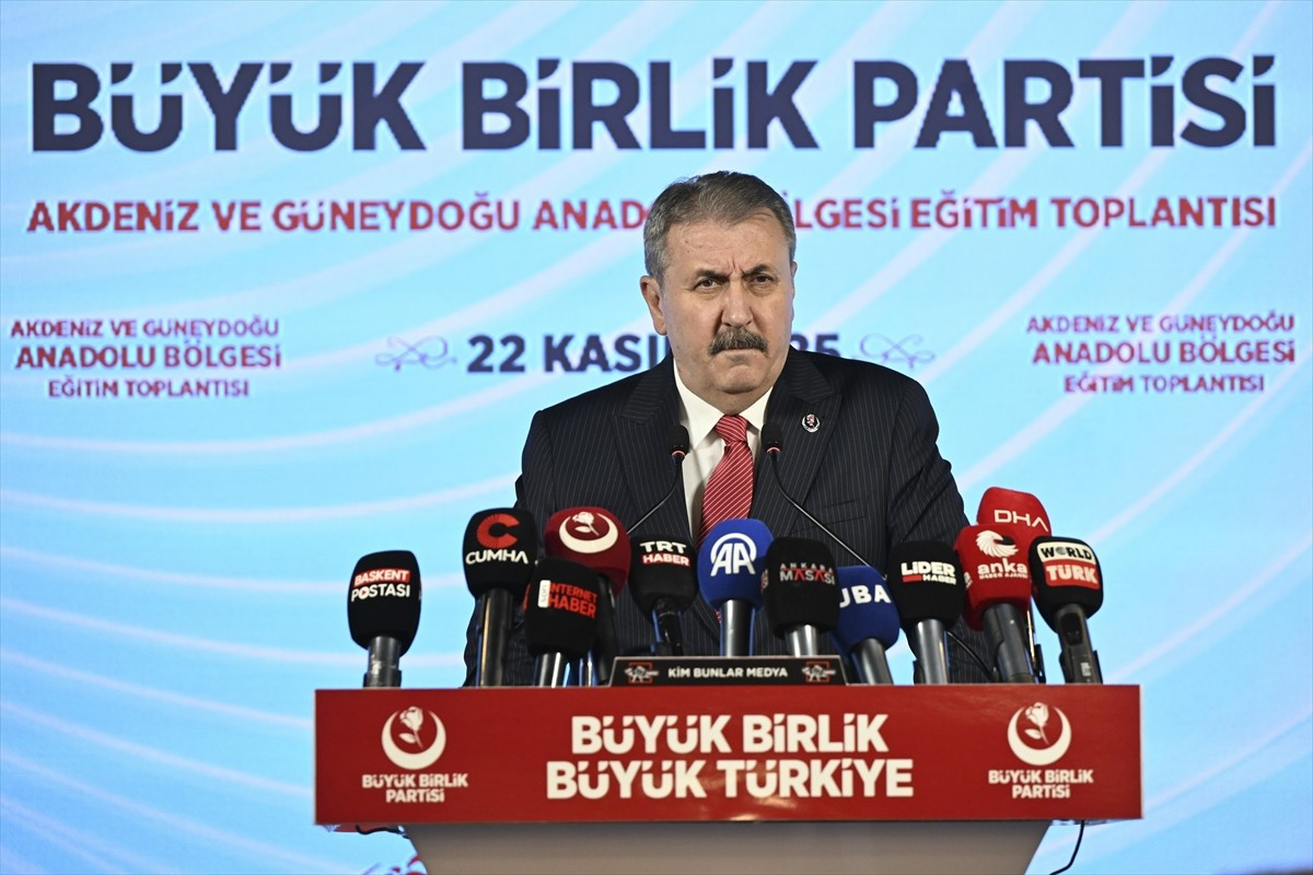 BBP Genel Başkanı Mustafa Destici, partisinin genel merkezinde düzenlenen "Akdeniz ve Güneydoğu...