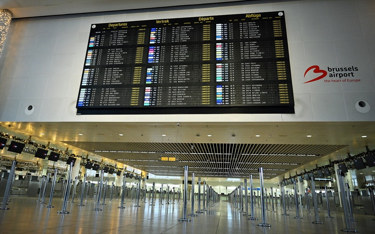 Belçika'da, hükümetin tasarruf tedbirlerini protesto etmek için başlatılan 3 günlük grevin son...