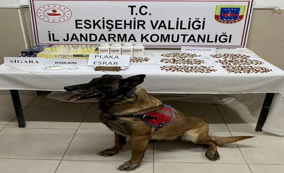 BELÇİKA'DAN TEMİN EDİLEN UYUŞTURUCU MADDELERİ AFYONKARAHİSAR'A GÖTÜRECEĞİ ÖĞRENİLEN 4 ŞÜPHELİ...