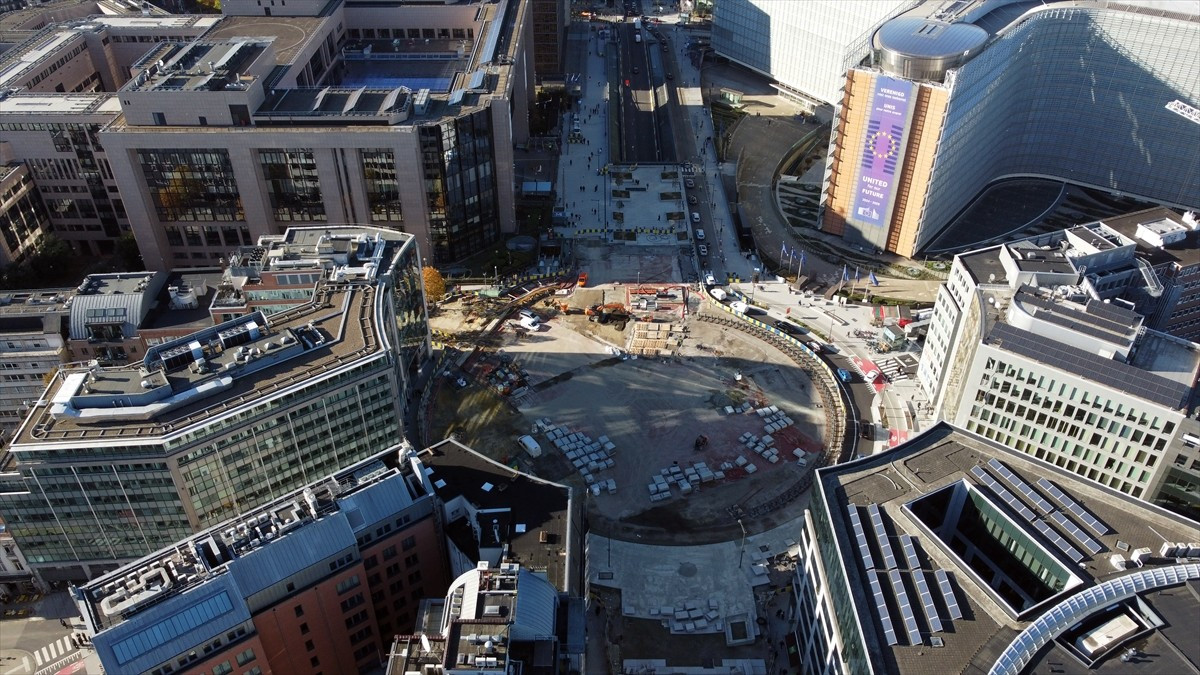 Belçika'nın başkenti Brüksel'de Avrupa Birliği (AB) kurumlarının yer aldığı Schuman Meydanı'nda...