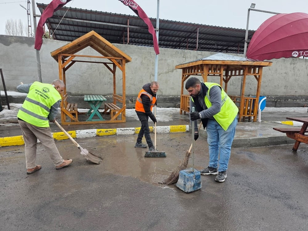 BELEDİYE EKİPLERİ’NİN KAR MOLASI SONA ERDİ, BAHAR TEMİZLİĞİ YENİDEN BAŞLADI. (OLGUN...
