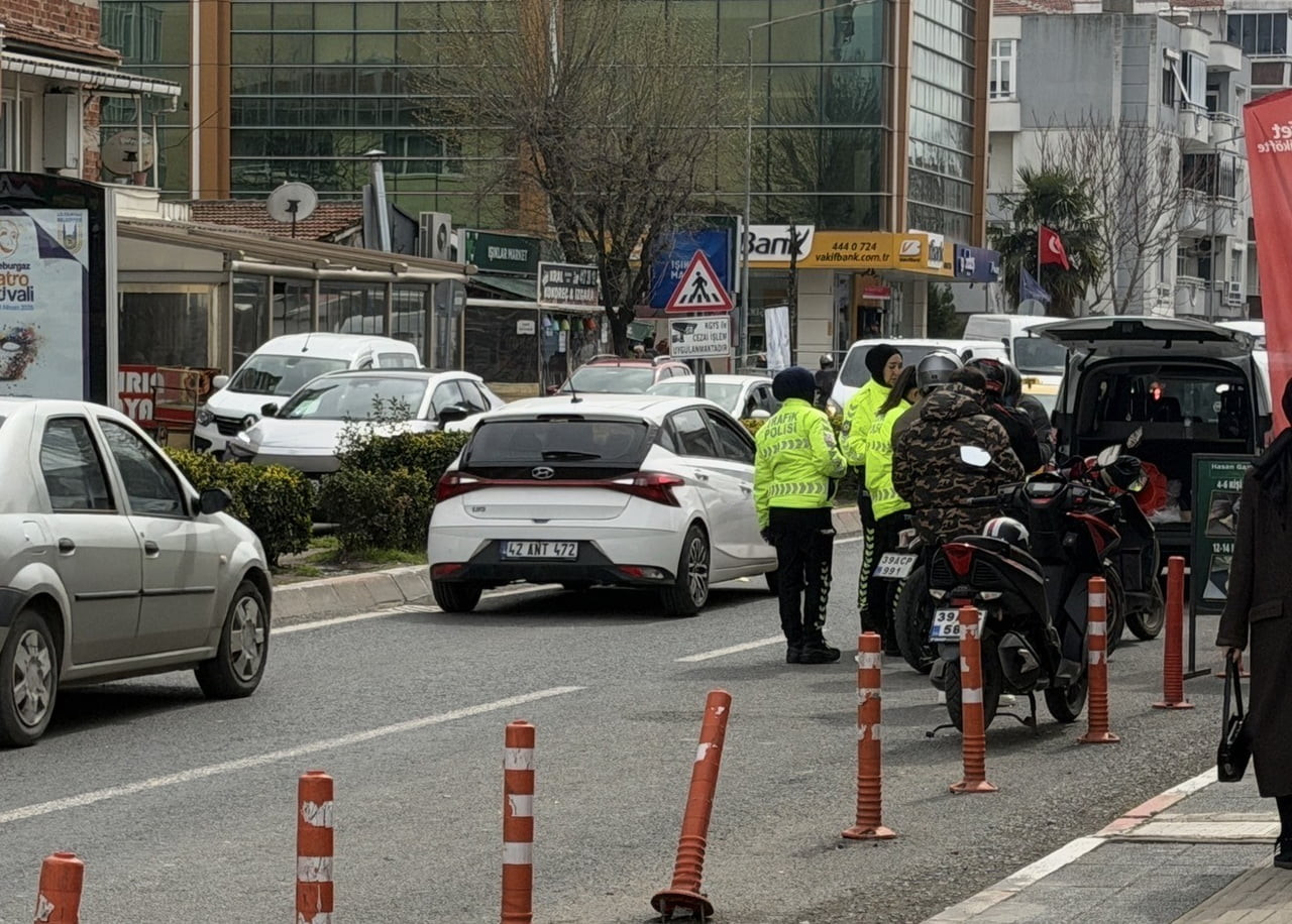 BELİRLİ NOKTALARDA GERÇEKLEŞTİRİLEN UYGULAMALARDA KASK, EMNİYET KEMERİ, PLAKA VE RUHSAT...