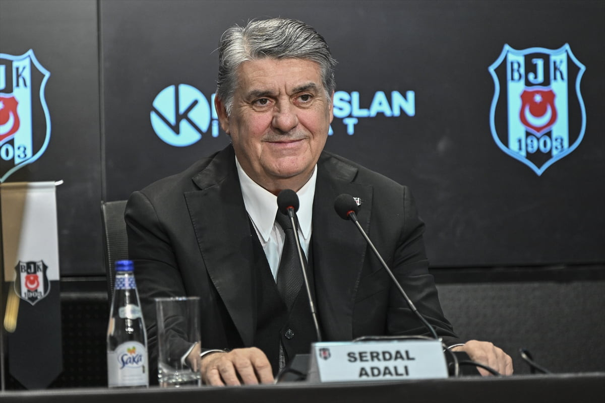 Beşiktaş Kulübü, Karaarslan İnşaat ile sponsorluk anlaşması imzaladı. İmza törenine siyah-beyazlı...