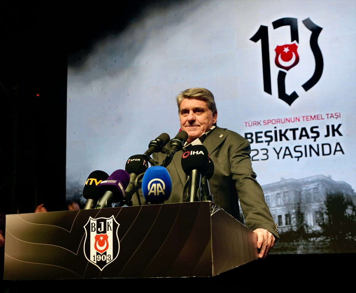 Beşiktaş Kulübünün 123. kuruluş yıl dönümü coşkuyla kutlandı. Beşiktaş Barbaros Meydanı'nda iftar...