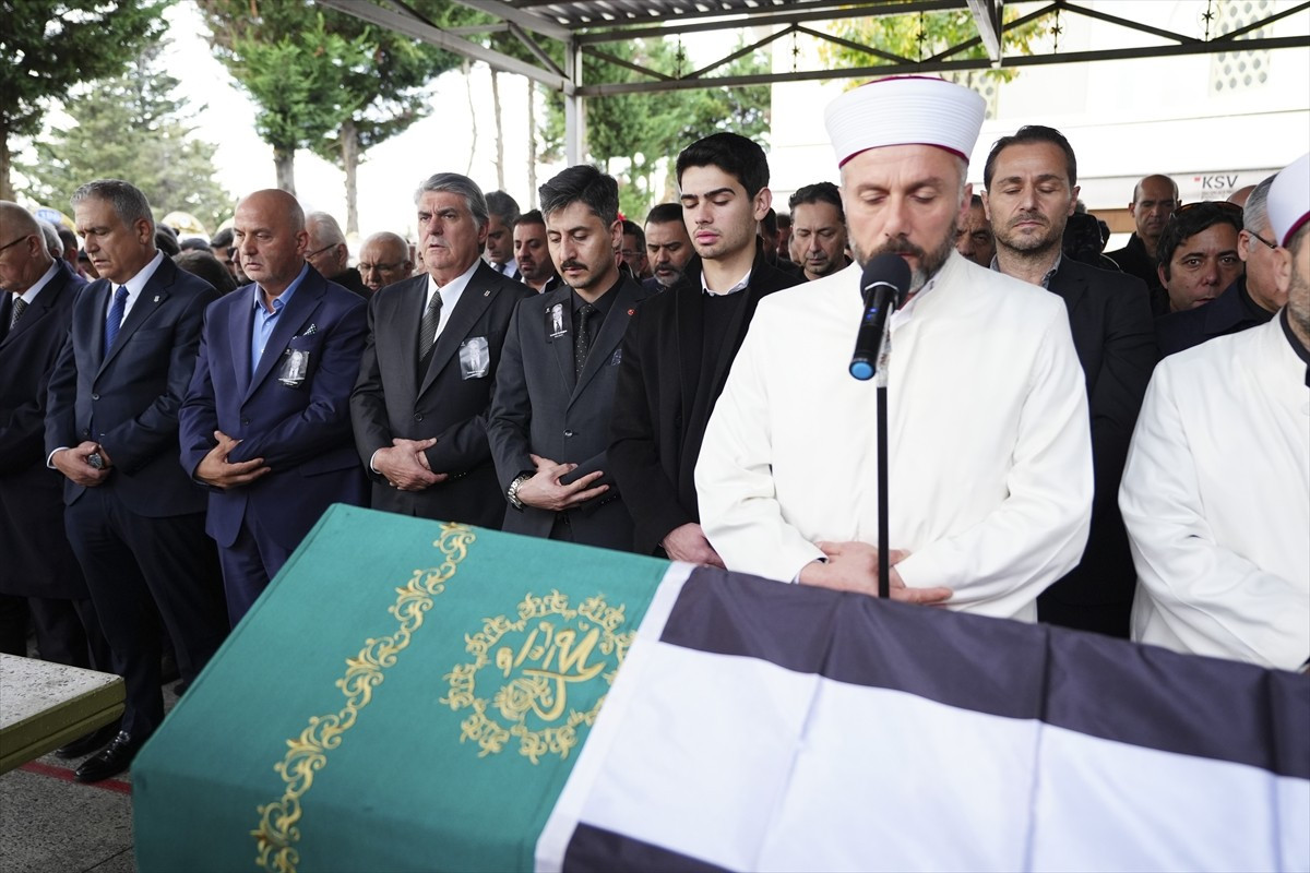 Beşiktaş Kulübünün dün hayatını kaybeden eski asbaşkanlarından Levent Erdoğan için Zincirlikuyu...