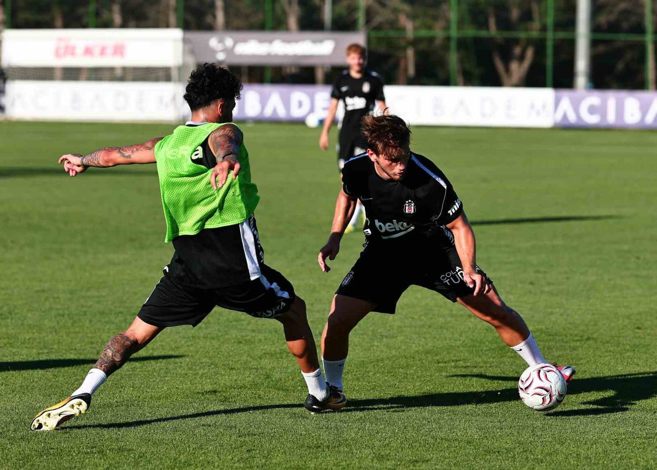 BEŞİKTAŞ, YENİ SEZON HAZIRLIKLARINA BU AKŞAM YAPTIĞI ANTRENMANLA DEVAM ETTİ.