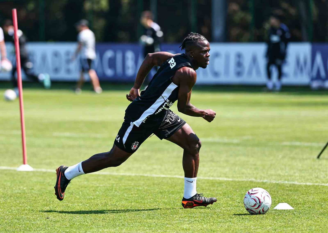 BEŞİKTAŞ, YENİ SEZON HAZIRLIKLARININ İSTANBUL ETABINI BU SABAH BJK NEVZAT DEMİR TESİSLERİ’NDE...