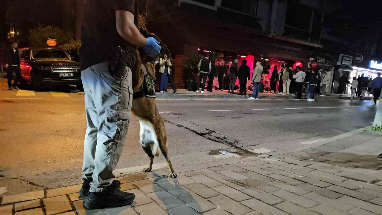 BEŞİKTAŞ'TA 2 EĞLENCE MEKANINDA DAHA UYUŞTURUCU ARAMASI YAPILDI