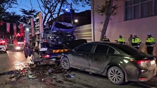 Beşiktaş'ta 9 kişinin yaralandığı kazada 1 kişi hayatını kaybetti