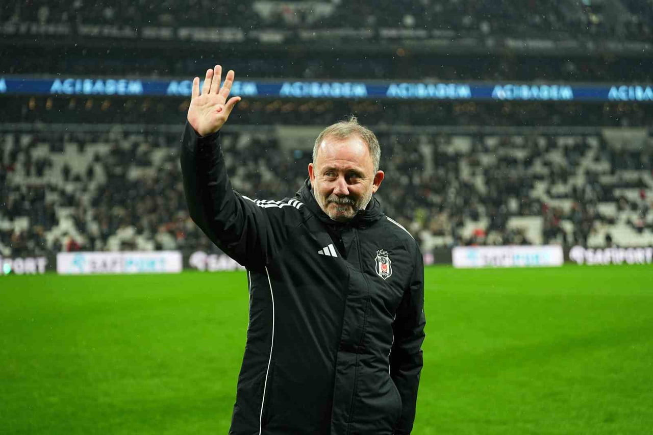BEŞİKTAŞ'TA İKİNCİ KEZ TEKNİK DİREKTÖRLÜK KOLTUĞUNA OTURAN SERGEN YALÇIN İLE YOLLAR RESMEN...