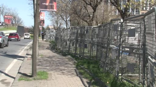 Beşiktaş'ta kurşun yağmurunda kalan servis araçları görüntülendi