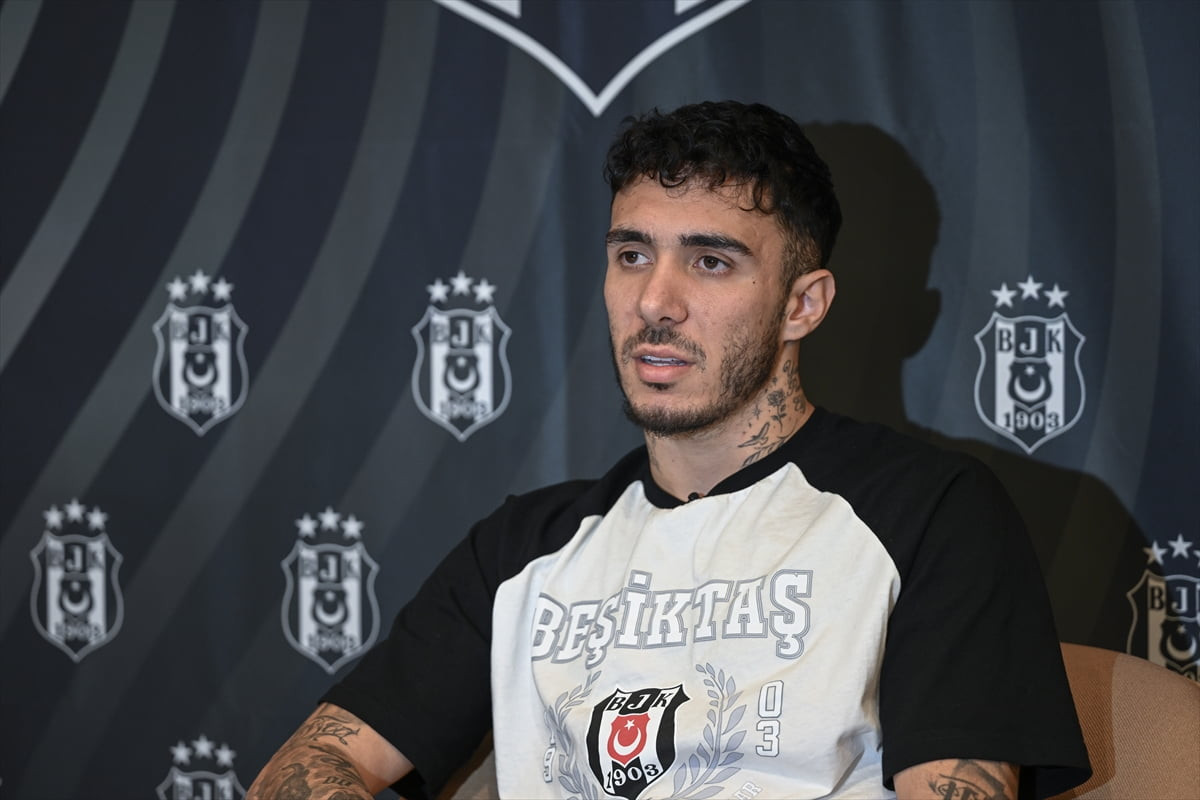Beşiktaşlı futbolcu Emirhan Topçu, sezonun ikinci yarısının hazırlıklarını sürdürdükleri Belek'te...
