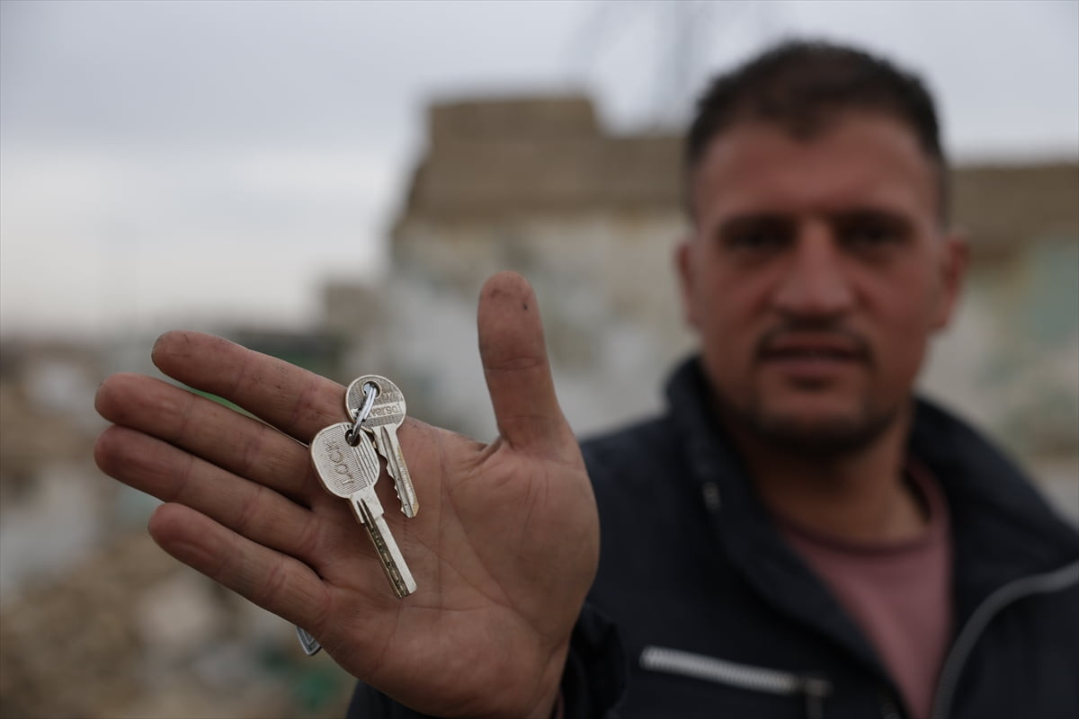 Beşşar Esed rejiminin saldırıları sonucu ailesi ve akrabalarından 47 kişiyi kaybeden Suriyeli...