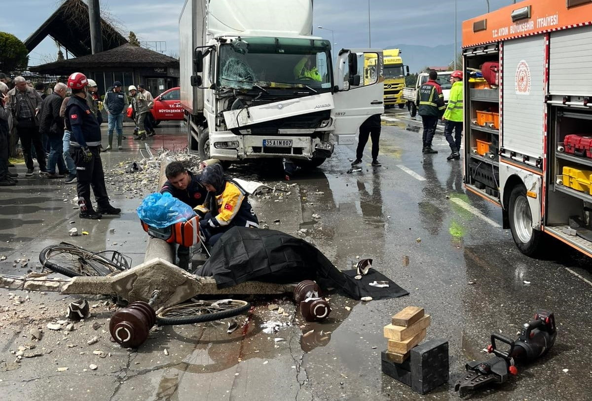 BETON DİREĞİN ALTINDA KALAN BİSİKLETLİ HAYATINI KAYBETTİ