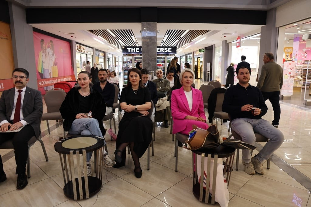 BEUN BİLİM İLETİŞİMİ OFİSİ TARAFINDAN HAZIRLANAN, TİYATRO SANATÇISI AHMET YENİLMEZ’İN KONUK OLDUĞU...