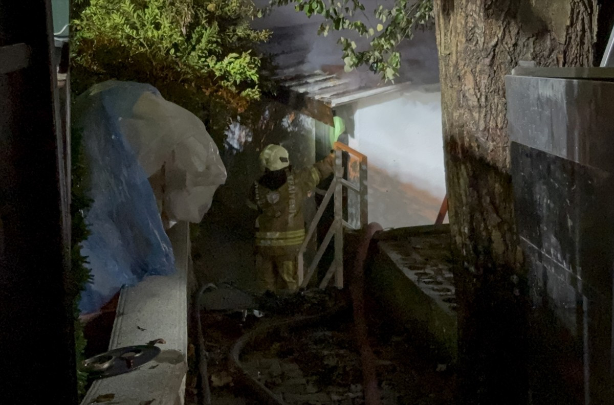 Beykoz'da, bir etkinlik alanındaki restoranda çıkan yangın itfaiye ekiplerince söndürüldü.