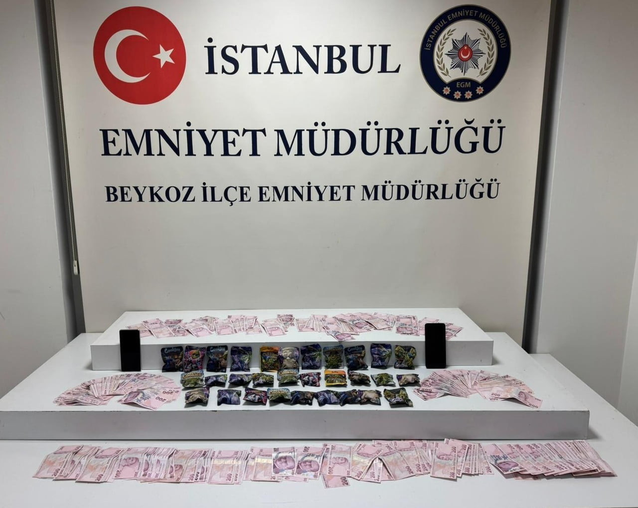 BEYKOZ’DA GERÇEKLEŞTİRİLEN NARKOTİK OPERASYONUNDA DURDURULAN ŞÜPHELİ BİR ARACIN GİZLİ...