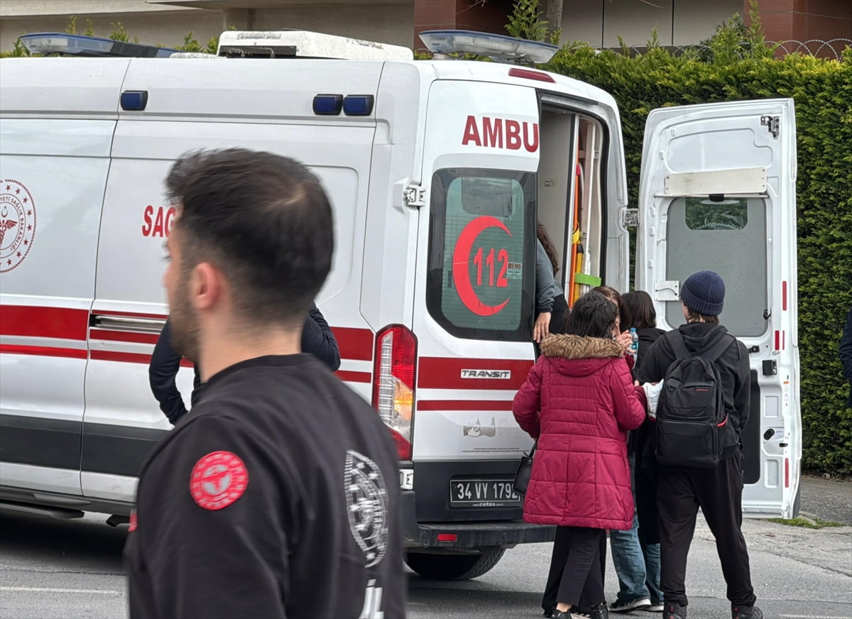 Beylikdüzü Yaşar Acar Fen Lisesindeki laboratuvarda deney sırasında meydana gelen patlamada 4...