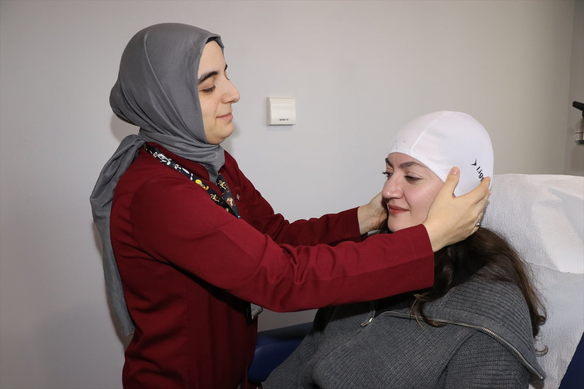 Beynin belirli bölgelerine manyetik uyarım verilmesi esasına dayanan Transkraniyal Manyetik...