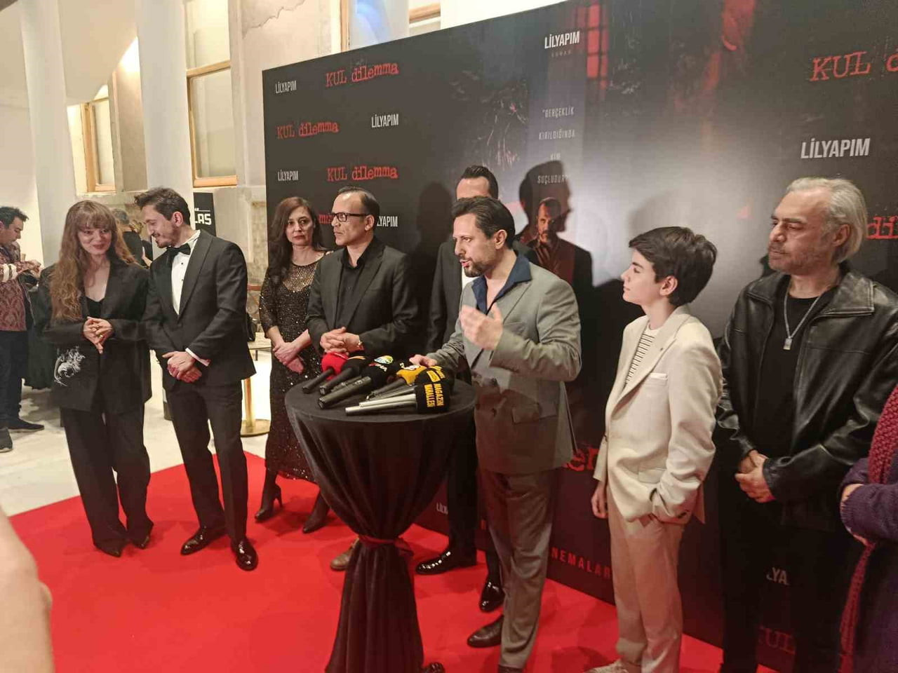 BEYOĞLU'NDAKİ TARİHİ ATLAS SİNEMASI’NDA ‘KUL DİLEMMA’ FİLMİNİN GALASI YAPILDI. 10 NİSAN'DA VİZYONA...