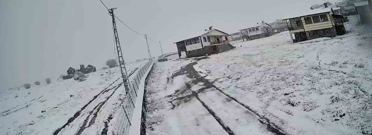 BEYPAZARI'NIN YÜKSEK KESİMLERİNE KAR YAĞDI, YAĞIŞIN ETKİSİYLE SÜVARİ ÇAYI’NIN SU SEVİYESİ...