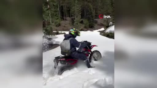 Beypazarı’nda, Enduro ve cross tutkunlarının karla mücadelesi hız kesmiyor