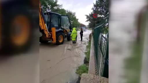 Beypazarı’nda sağanak etkili oldu, siteyi su bastı