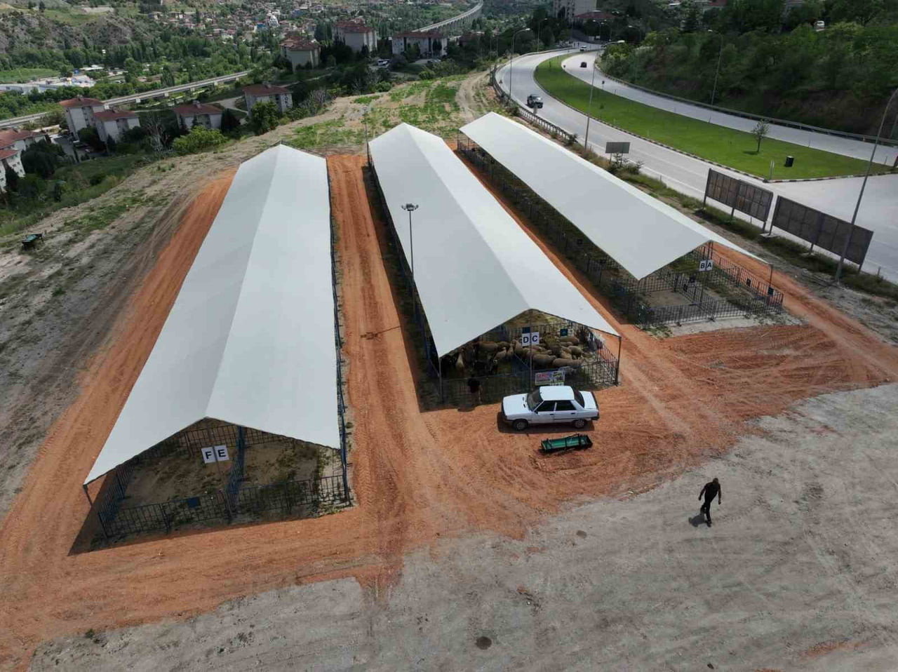 BİLECİK BELEDİYESİ TARAFINDAN KURBAN SATIŞ ALANI BAYRAMA HAZIR HALE GETİRİLDİ.