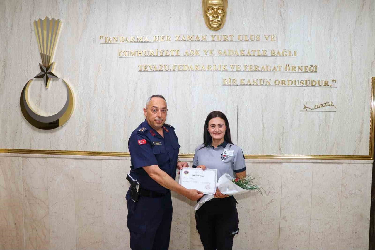 BİLECİK İL JANDARMA KOMUTANI KIDEMLİ ALBAY ALİ VANLI, ÖZEL GÜVENLİK GÖREVLİLERİNİ MAKAMINDA...