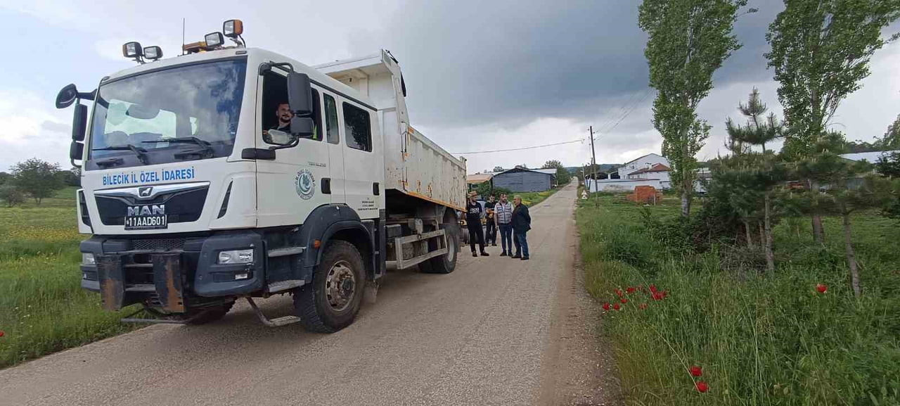 BİLECİK İL ÖZEL İDARESİ, YAKLAŞAN BAYRAM ÖNCESİNDE KIRSAL BÖLGELERDE ULAŞIMIN GÜVENLİ VE KONFORLU...