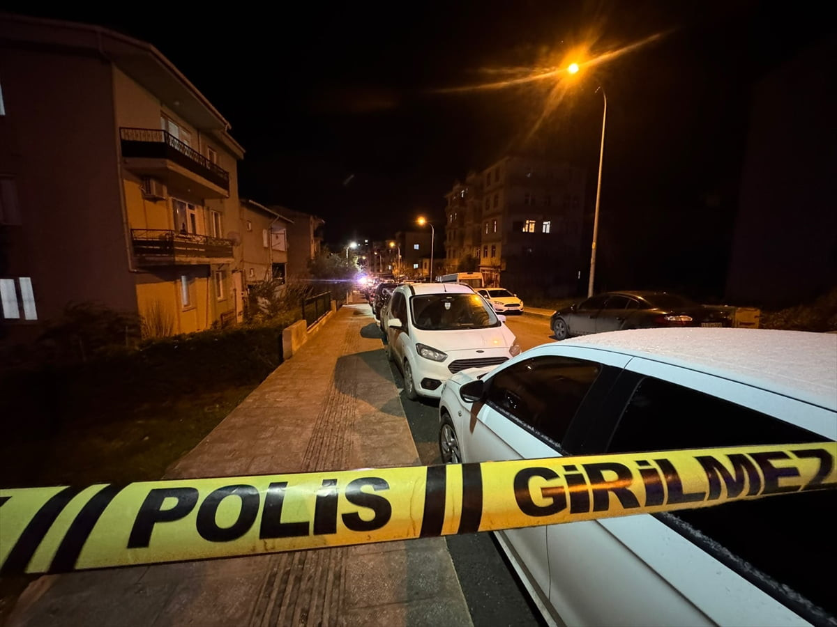 Bilecik kent merkezinde bir polis memuru, tartıştığı meslektaşı tarafından silahla vurularak...