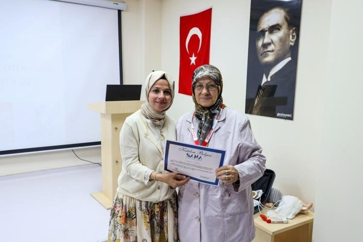 BİLECİK SAĞLIKLI HAYAT MERKEZİ'NDE 'TEMEL İLK YARDIM FARKINDALIK EĞİTİMİ' DÜZENLENDİ.