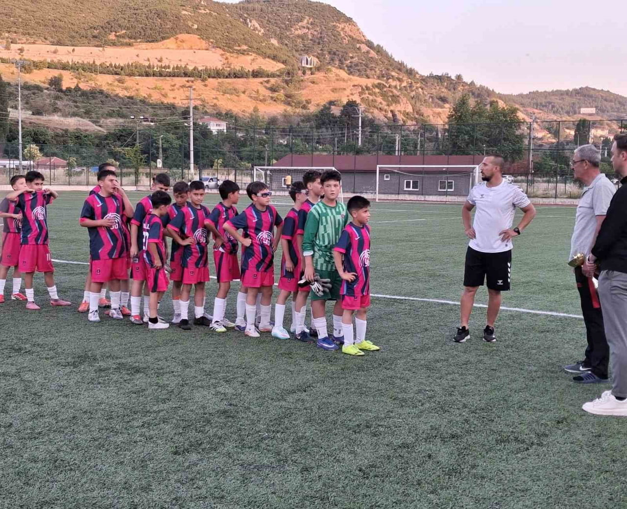 BİLECİK U12 GENÇLER LİGİ'NİN ŞAMPİYONU 4 EYLÜLSPOR OLDU