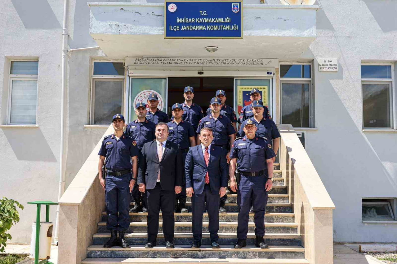 BİLECİK VALİSİ FAİK OKTAY SÖZER, KURBAN BAYRAMI DOLAYISIYLA İNHİSAR İLÇE JANDARMA KOMUTANLIĞINI...