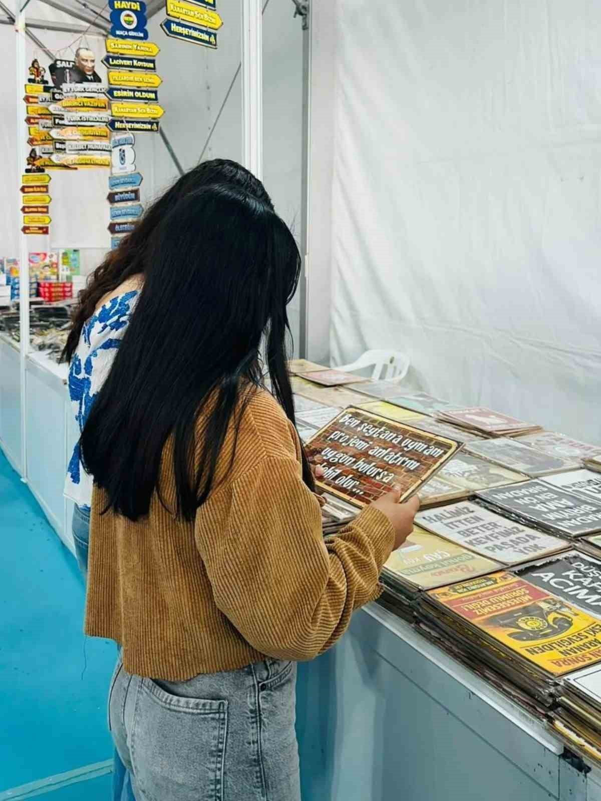 BİLECİK'İN BOZÜYÜK İLÇESİNDE KORUMA VE BAKIM ALTINDAKİ ÇOCUKLAR, DÜZENLENEN KİTAP FUARI...