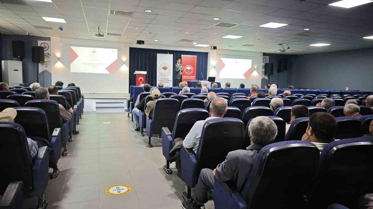 BİLECİK'İN BOZÜYÜK VE OSMANELİ İLÇELERİNDE 'KIRSAL KALKINMA TOPLANTISI' DÜZENLENDİ.