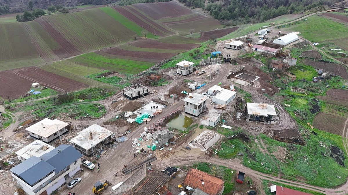 Bilecik'in Osmaneli ilçesinde, 28 Haziran'da çıkan orman yangınında evleri kullanılamaz hale gelen...