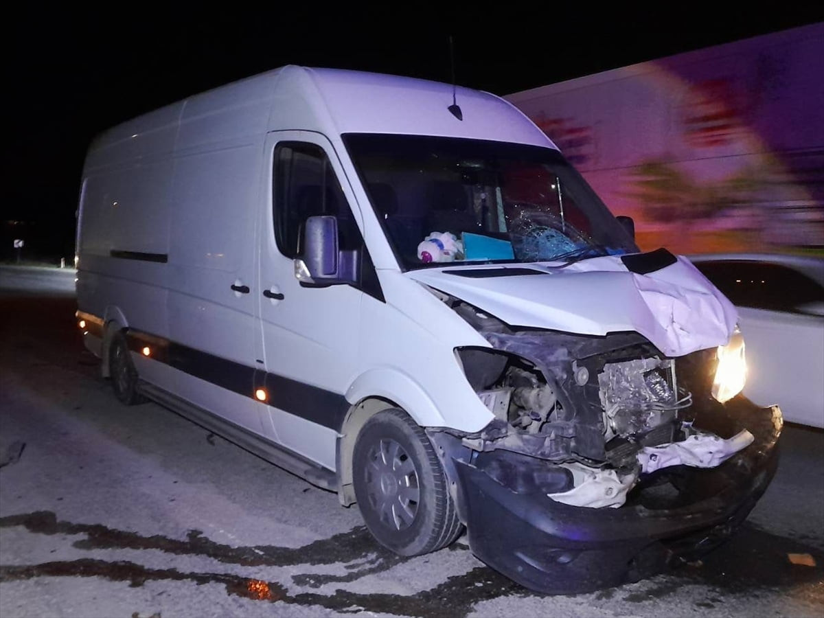 Bilecik'in Osmaneli ilçesinde, minibüse çarpan motosikletin sürücüsü öldü.