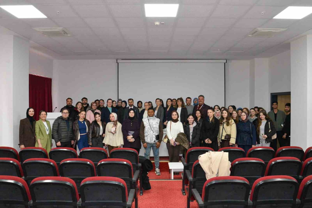 BİLECİK'TE 'GEÇMİŞTEN GELECEĞE SAĞLIKTA KARİYER'  ETKİNLİĞİ GERÇEKLEŞTİRİLDİ