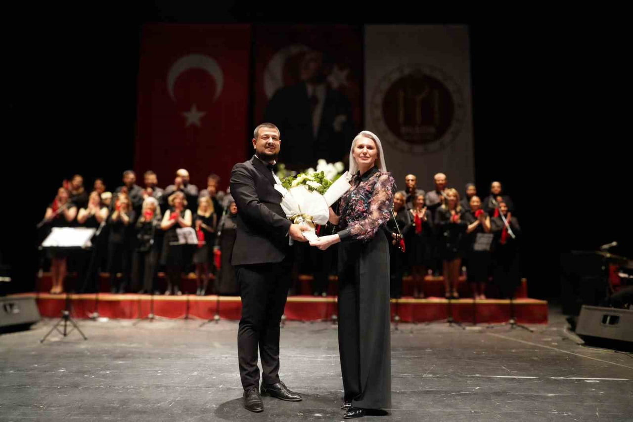 BİLECİK'TE  'SAZDAN SÖZE TÜRK HALK MÜZİĞİ KONSERİ'