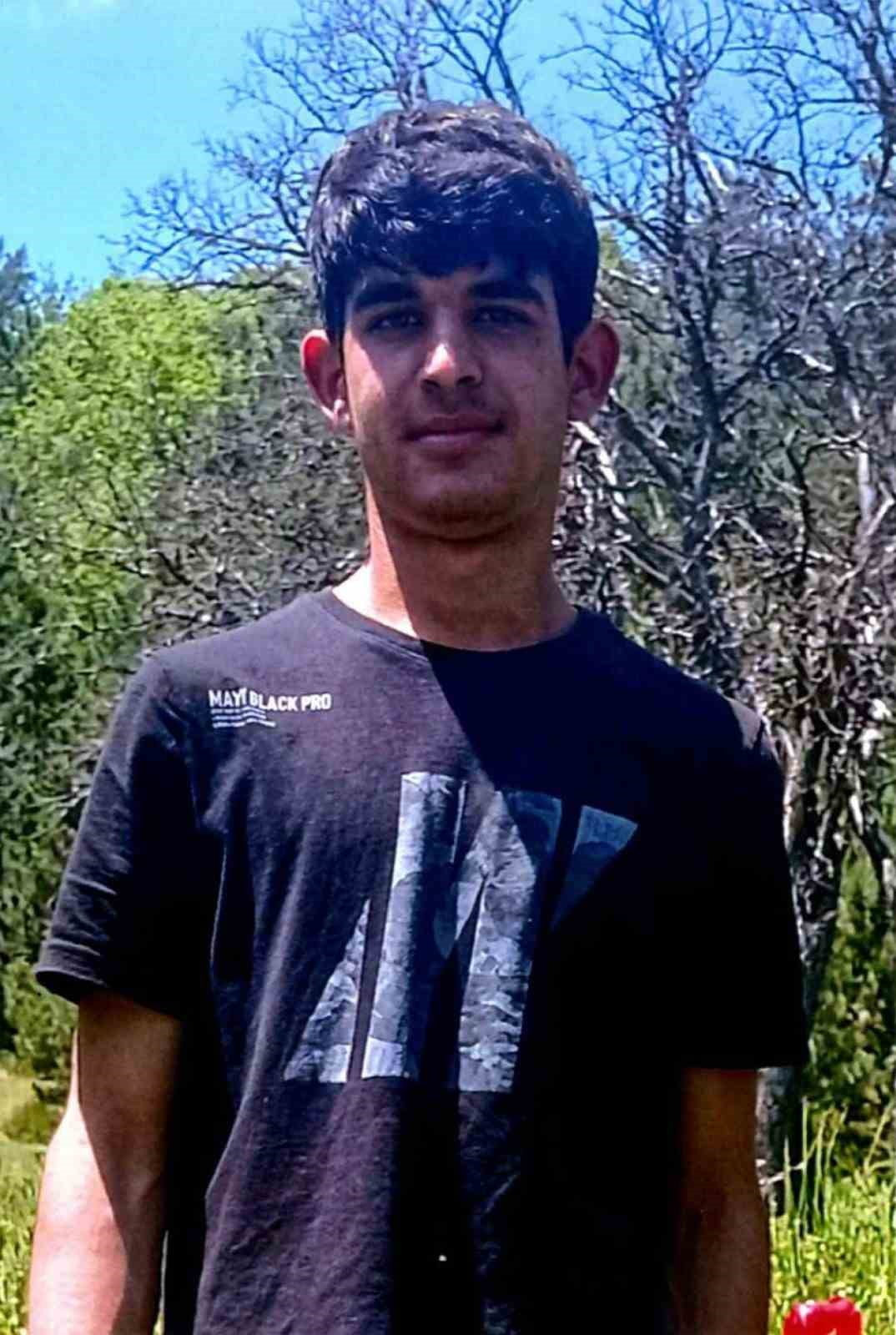 BİLECİK'TE BABASININ ARACINA "BEN GİDİYORUM" NOTU BIRAKAN 16 YAŞINDAKİ YİĞİT GÖNÜL 3 GÜNDÜR...