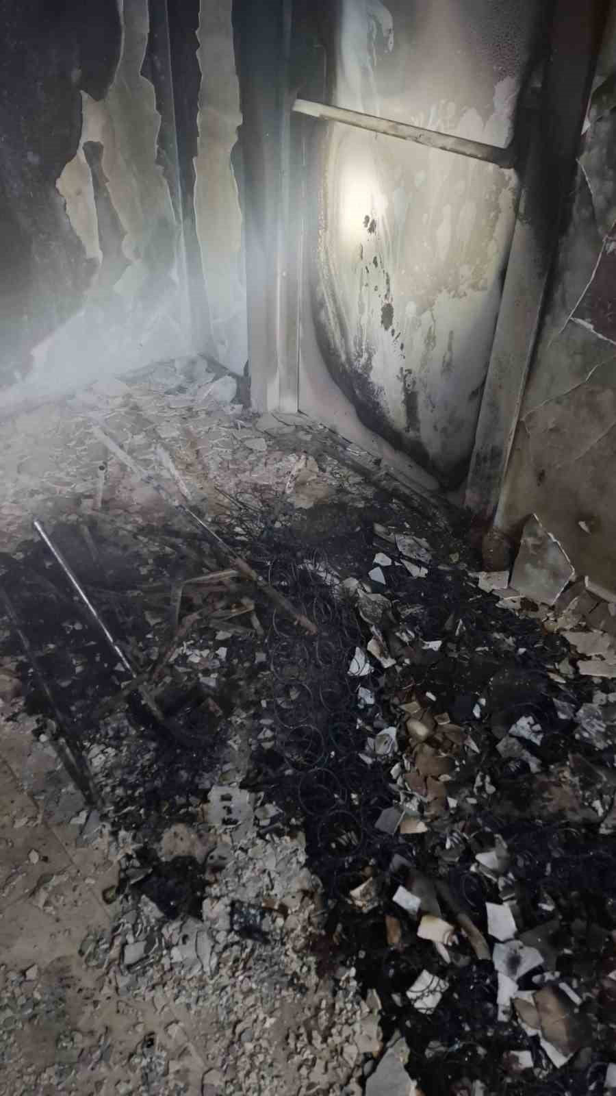 BİLECİK'TE BİR APARTMANDA 3 SAAT İÇİNDE 3 FARKLI YANGIN